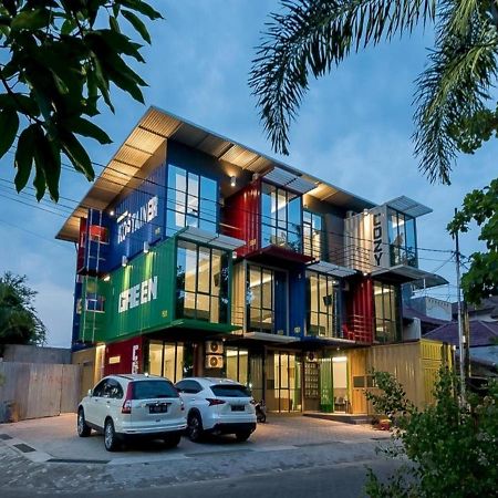 Hotel RedDoorz near Taman Rejomulyo Semarang Exterior foto