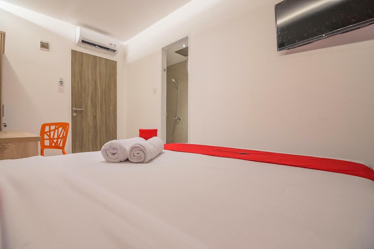 Hotel RedDoorz near Taman Rejomulyo Semarang Exterior foto