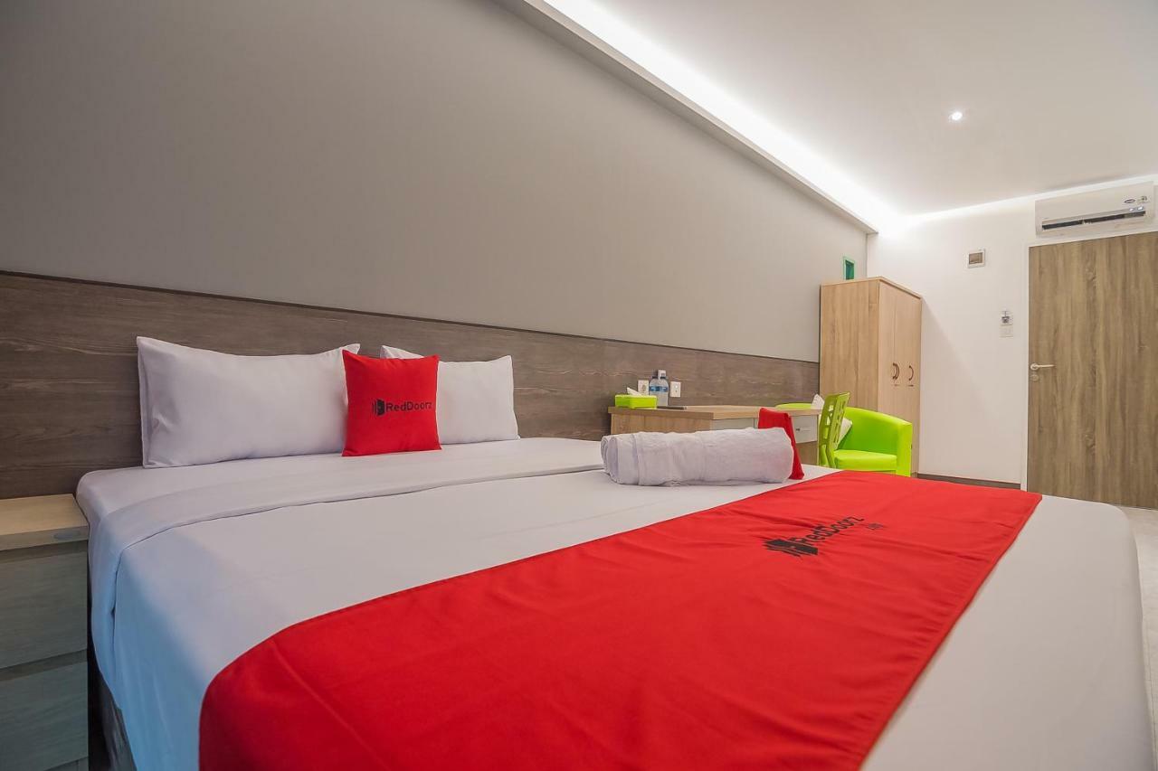 Hotel RedDoorz near Taman Rejomulyo Semarang Exterior foto