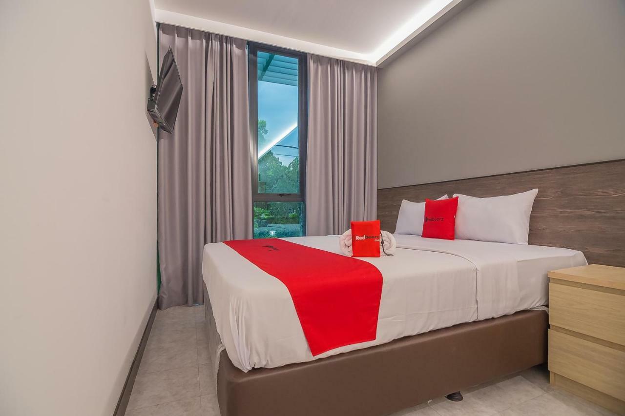 Hotel RedDoorz near Taman Rejomulyo Semarang Exterior foto